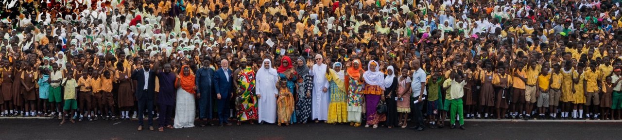 ہزاروں یتیموں نے شرکت کی۔رابطہ نے ہزاروں یتیموں کی کفالت،ان کے لئے پیشہ ورانہ اورتکنیکی مرکزکے قیام کا اعلان کیا