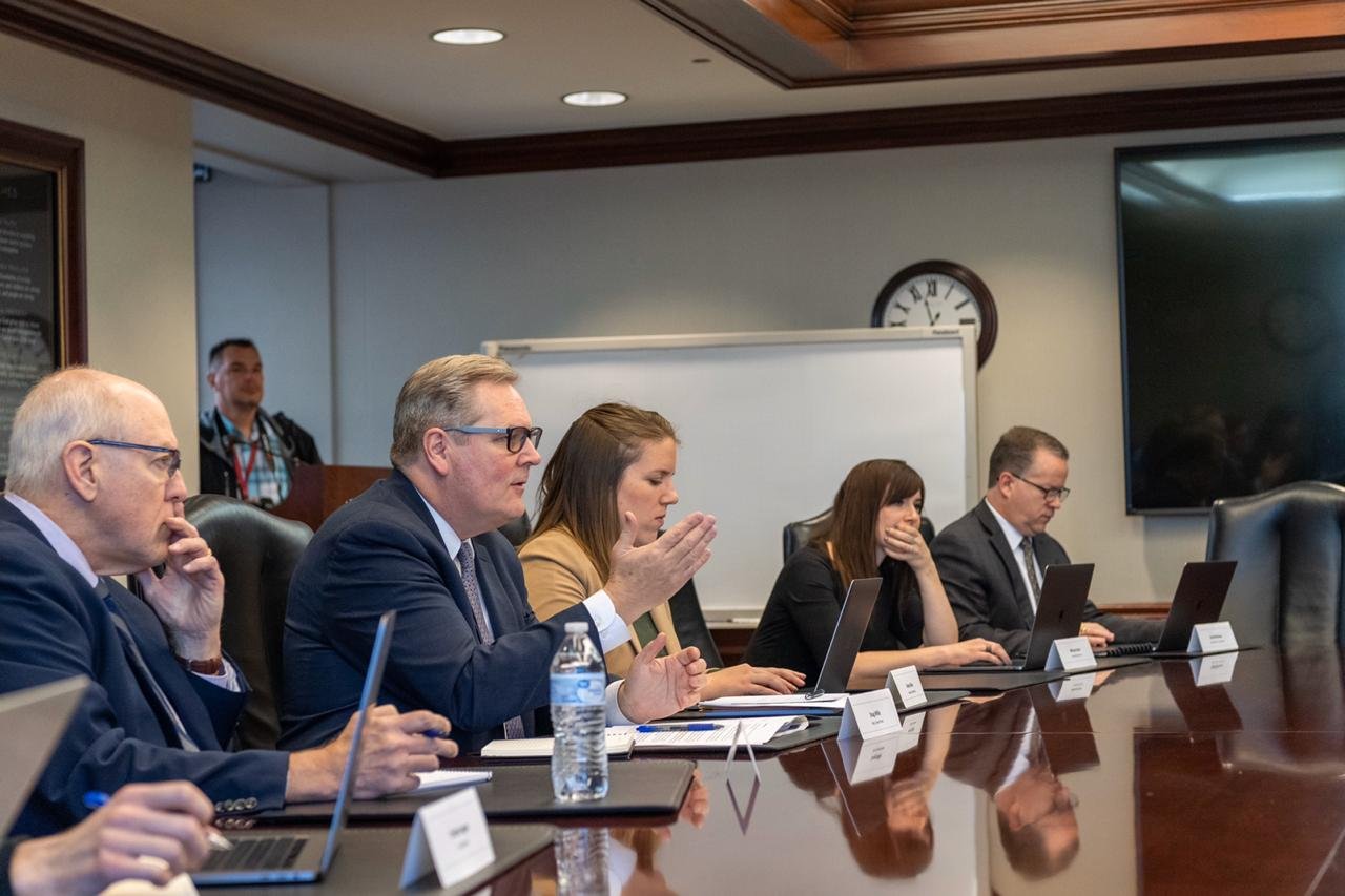 Le comité de la rédaction du journal officiel &quot;Desert Utah&quot; a reçu  le D.Mohammad Alissa pour un dialogue général au cours duquel le Conseil a exprimé sa satisfaction quant à la teneur et la qualité de la rencontre.