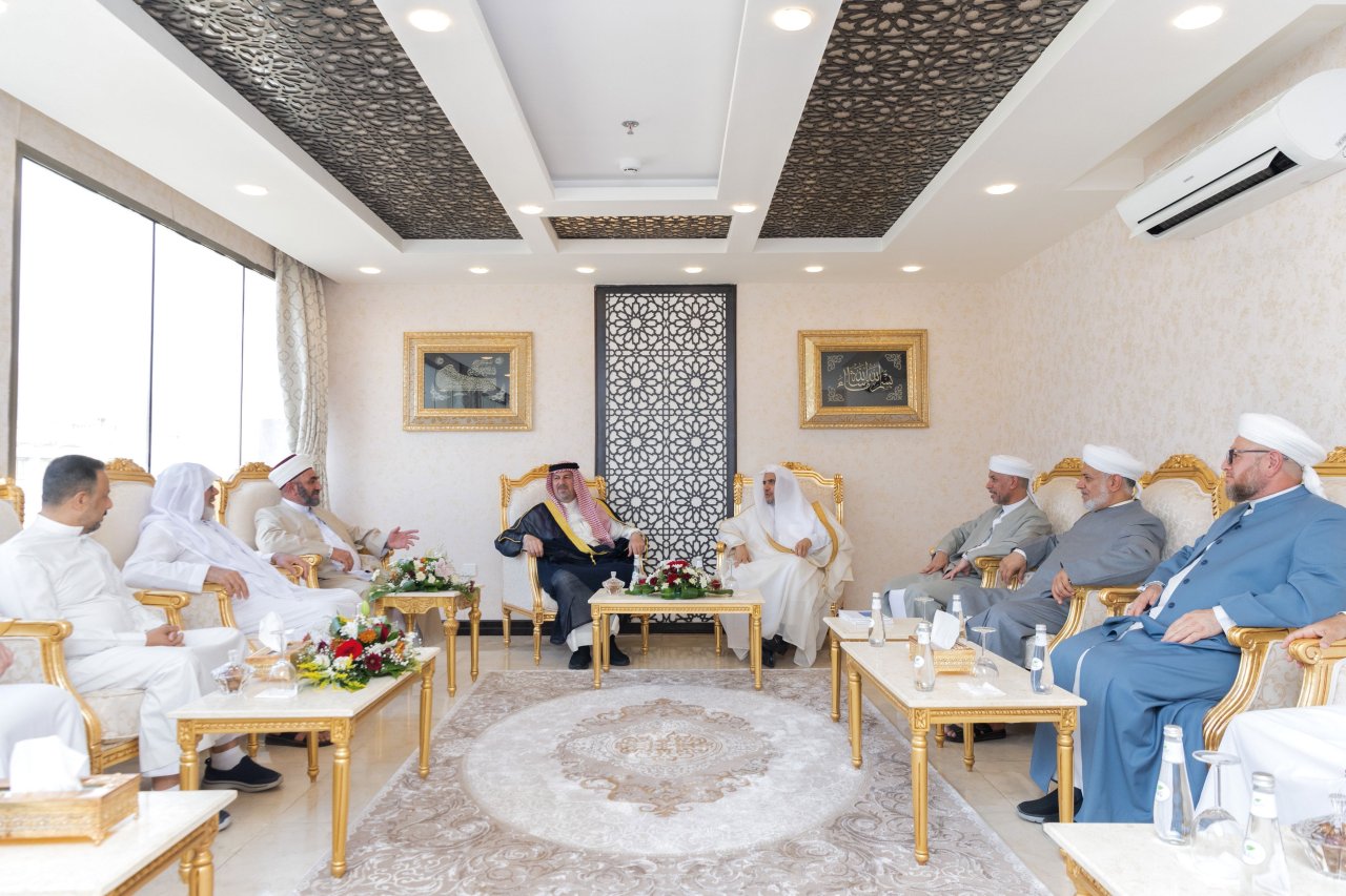 Mohammad Alissa a reçu, à Mina le Président du leg pieux Sunni en Irak cheikh Abdul Khaliq Al-Azzawi et des membres du Conseil irakien de jurisprudence islamique