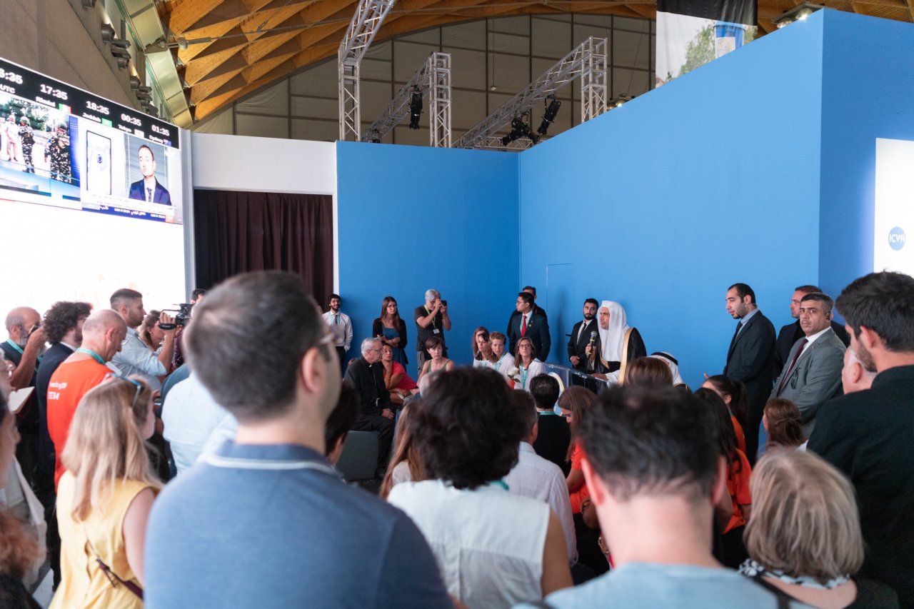 افتتح اليوم معالي الشيخ د.محمد العيسى‬⁩ جناح ⁧‫رابطة العالم الإسلامي‬⁩ في ملتقى رميني لصداقة الشعوب الذي يحظى بأكثر من مليون زائر ويعد أكبر الملتقيات الأوروبية .