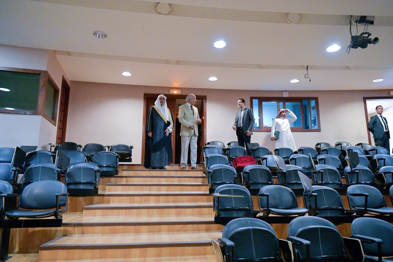 L'Université Alakhawayn au Maroc reçoit le SG de la Ligue Islamique Mondiale D.Mohamed AlIssa où il a eu un une rencontre avec son doyen et ses membres pour traiter de sujets d’intérêt commun.