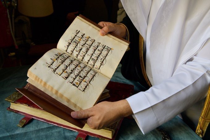 Le SG de la LIM visitant la bibliothèque de Florence en Italie où il a été reçu par son directeur pour une présentation des divers documents et livres historiques