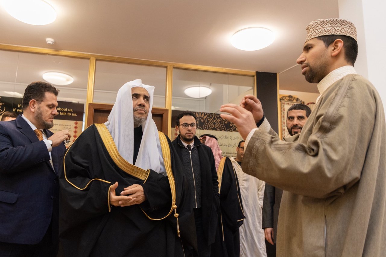 Les responsables de la grande mosquée d’Islande à Reykjavik reçoivent le D.Mohammad Alissa où il a eu une présentation de ses activités suivi d’un dialogue ouvert sur l’importance l’intégration positive.