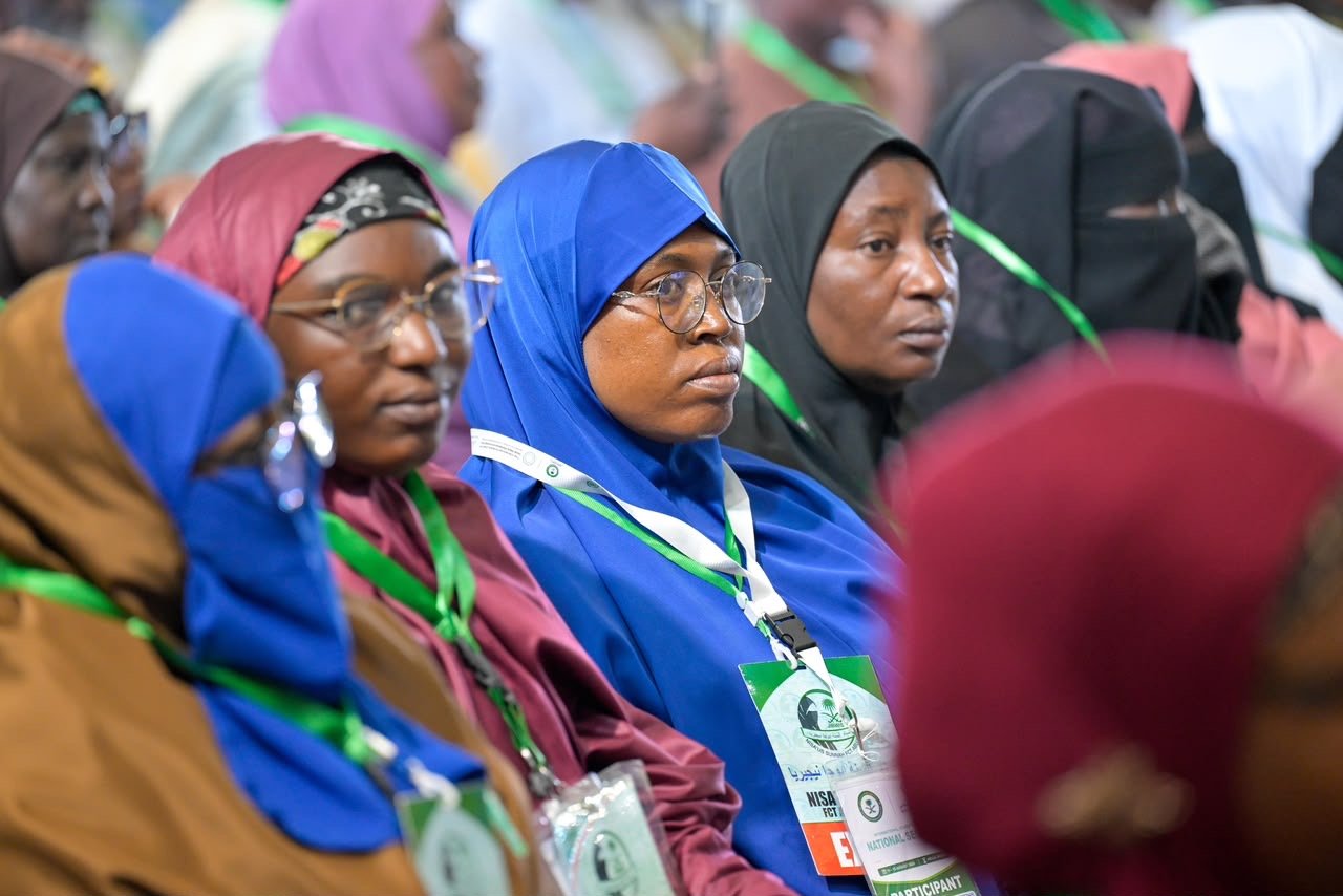 من العاصمة النيجيرية أبوجا.. وبرعاية فخامة رئيس الجمهورية:  د.العيسى يطلق مبادرةَ رابطة العالم الإسلامي للسِّلم المجتمعيّ في غرب أفريقيا