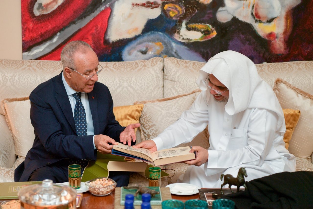 Au Maroc, le Ministre des legs pieux et des affaires religieuses, le Ministre de la justice, le Ministre des affaires étrangères reçoivent le SG de la #Ligue pour traiter de sujets tels que l’idéologie, les libertés et d’autres.