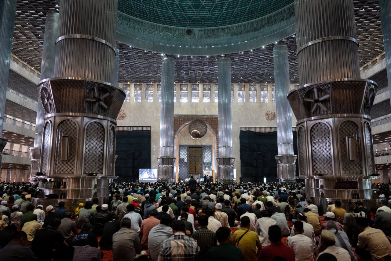 H.E. Sheikh Dr. Mohammed Al-Issa, delivered today’s Friday sermon and led the prayer at the Istiqlal Mosque, Jakarta
