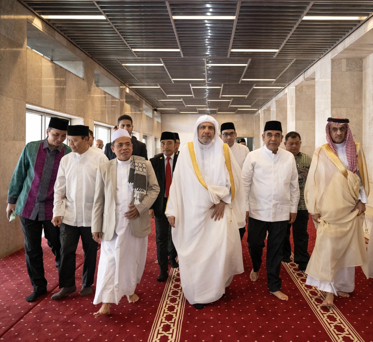 H.E. Sheikh Dr. Mohammed Al-issa, Secretary-General, met in the reception hall of Istiqlal Mosque with H.E. the Speaker of Indonesian People's Consultative Assembly