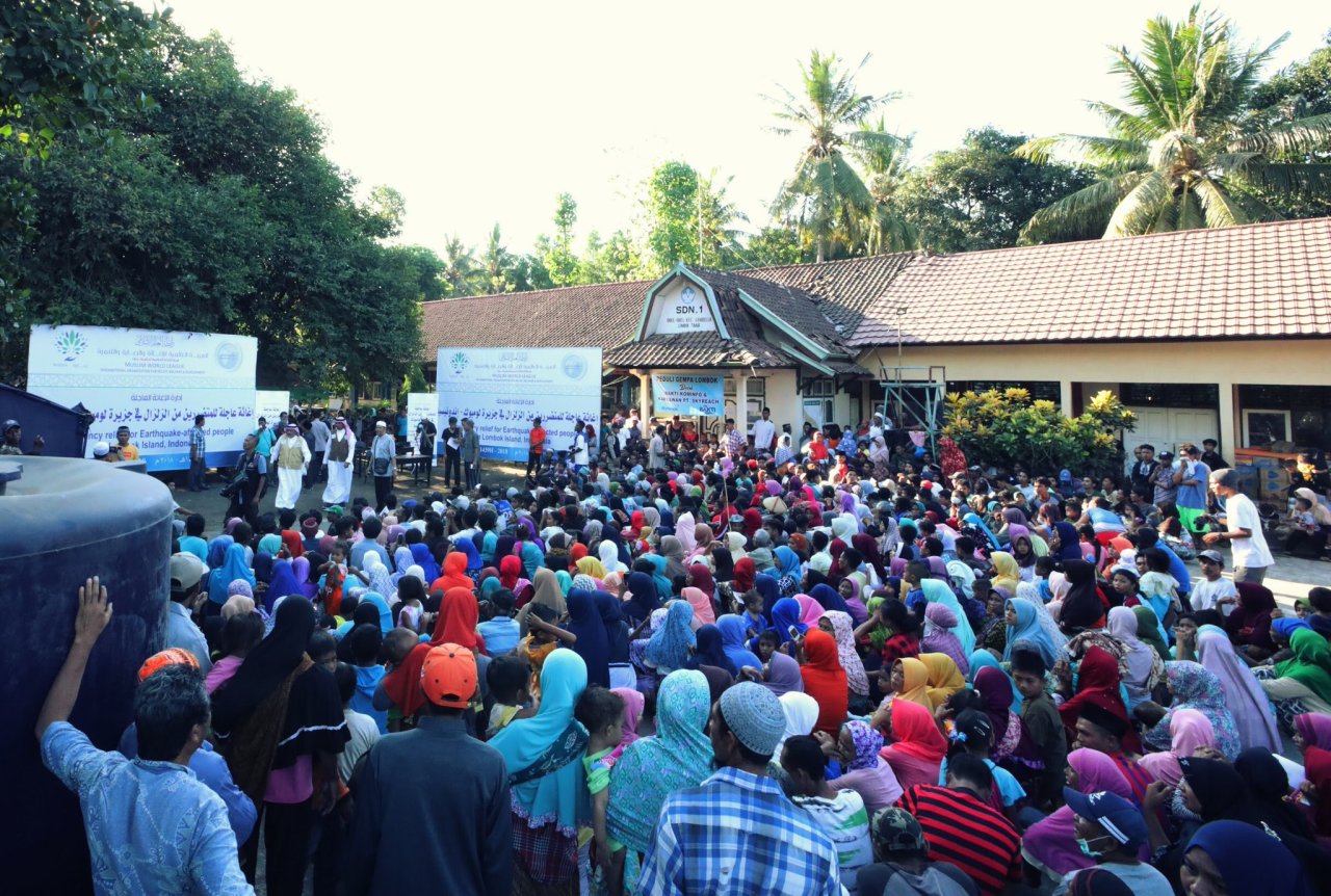 رابطة العالم الإسلامي⁩ تطلق المرحلة الأولى من حملتها العاجلة لغوث متضرري الزلزال المدمّر في جزيرة ⁧لومبوك⁩ الإندونيسية.. وتستهدف تغطية الحاجات الأساسية لـ 30 ألف شخص في خمسة أيام