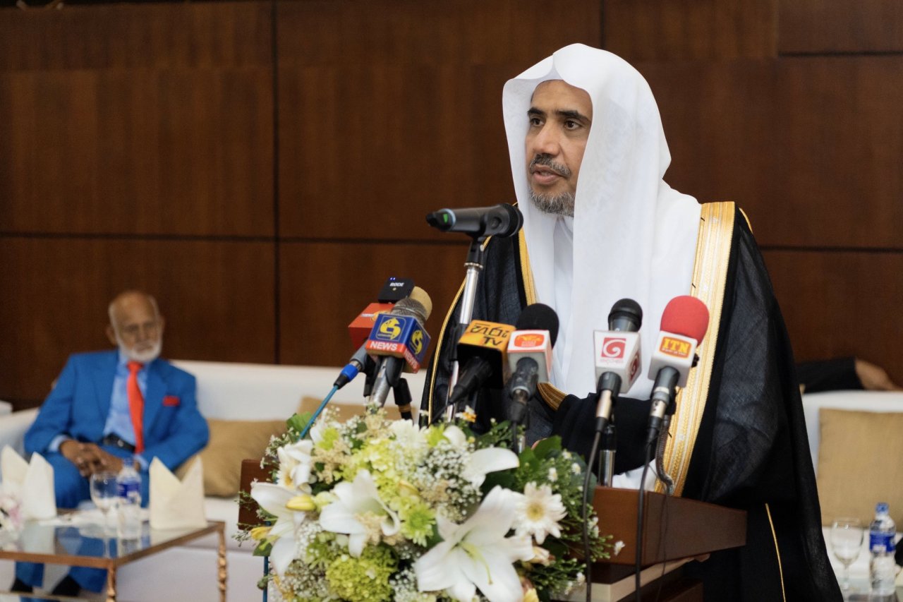 کولمبو کی میئر نے معزز شخصیات اور سفارتی ارکان کی موجودگی میں میں عزت مآب شیخ ڈاکٹر محمد العیسی کا خیر مقدم کیا اور انہیں دار الحکومت کی کلید پیش کی