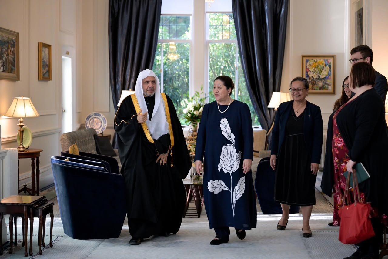 الحاكمةُ العامّةُ ورئيسُ الوزراءِ النيوزيلنديّان يستقبلان الأمين العام لرابطة العالم الإسلامي