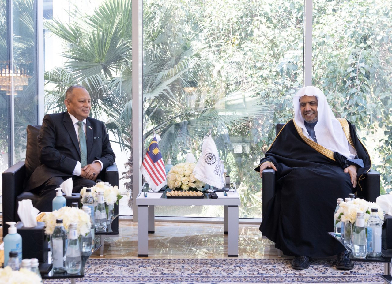عزت مآب شیخ ڈاکٹر محمد العیسی نے مملکت سعودی عرب میں مملکت ملائیشیا کے سفیر جناب عبد الرزاق بن عبد الوہاب سے ملاقات کی
