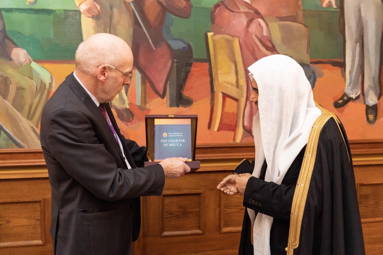 عزت مآب شیخ ڈاکٹر محمد العیسی نے آئس لینڈ پارلیمٹ کے اسپیکر جناب سٹینگر مور سگوسن اور پارلیمنٹ کے متعدد ارکان سے رک یاوک میں پارلیمنٹ ہاؤس میں ملاقات کی