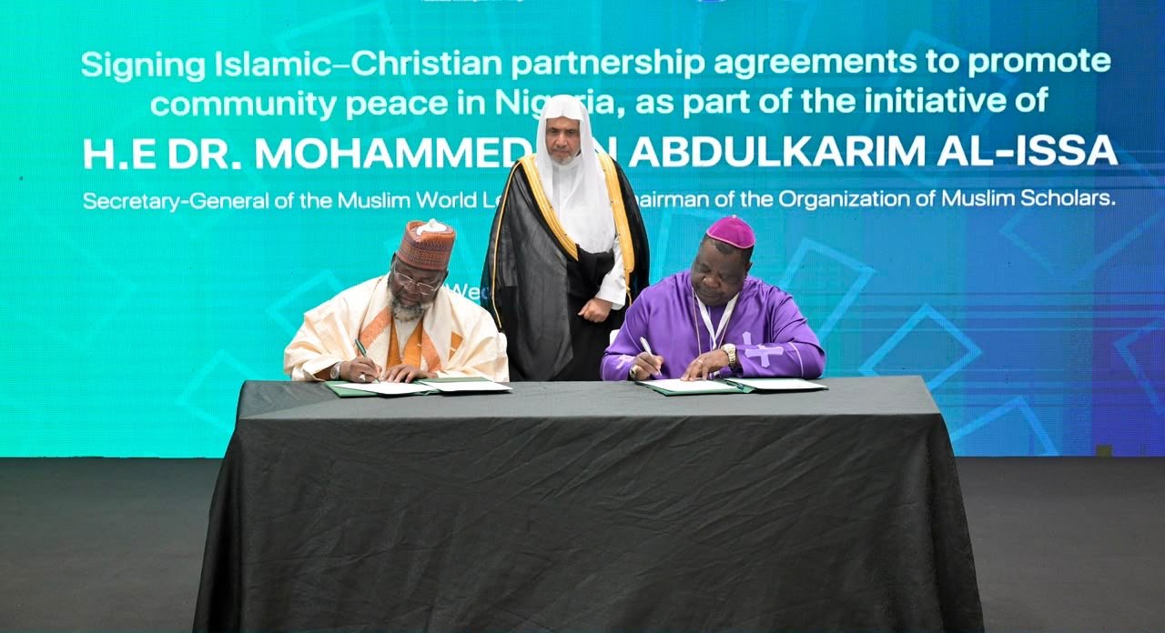 دبیرکل سازمان همبستگی جهان اسلام شاهد نشست میزگرد رهبران اسلامی و مسیحی در نیجریه و امضای توافق‌نامه‌های آن بود
