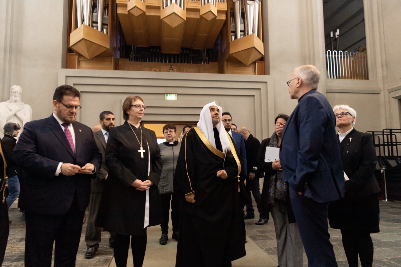 En  Islande le D.Mohammad Alissa a rencontré les responsables des différentes églises pour insister sur l’importance de l’entraide entre les adeptes des religions en se basant sur les dénominateurs communs, pour présenter la  Charte Mecque qui aide à la paix et la coexistence.