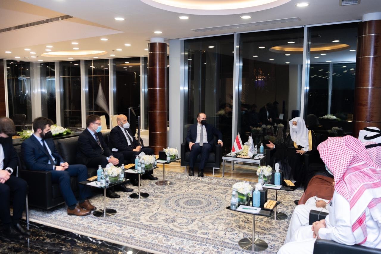 عزت مآب شیخ ڈاکٹر محمد العیسی نے ڈاکٹر امت فورال کے ساتھ تعاون کی یاد داشت پر دستخط کئے