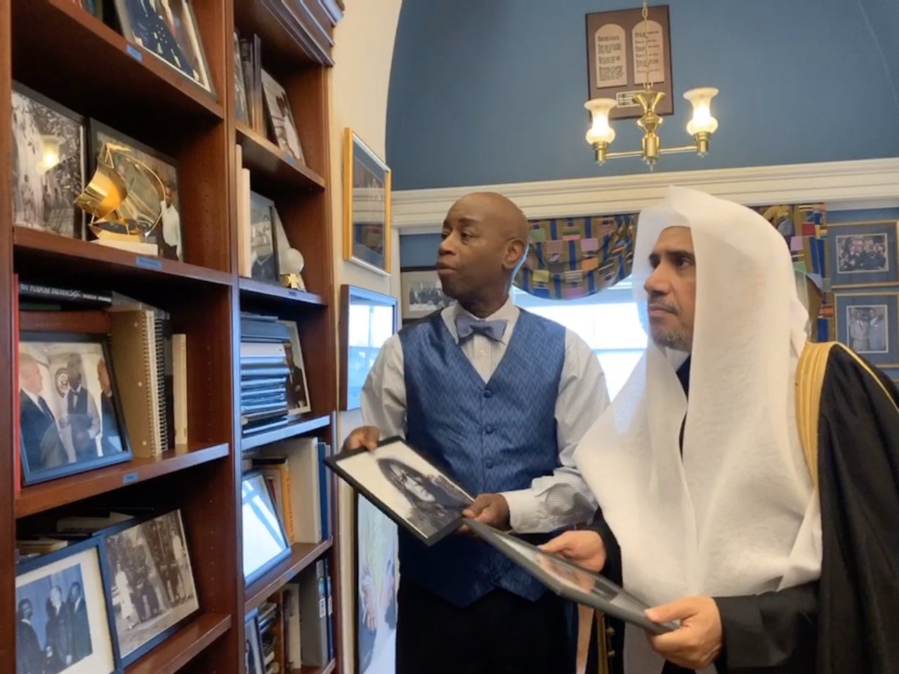 Le D.Mohammad Alissa a été reçu par le prêtre affilié au Sénat américain  M. Bary Blake avec qui, il a eu un entretien portant sur des sujets d’intérêt commun.