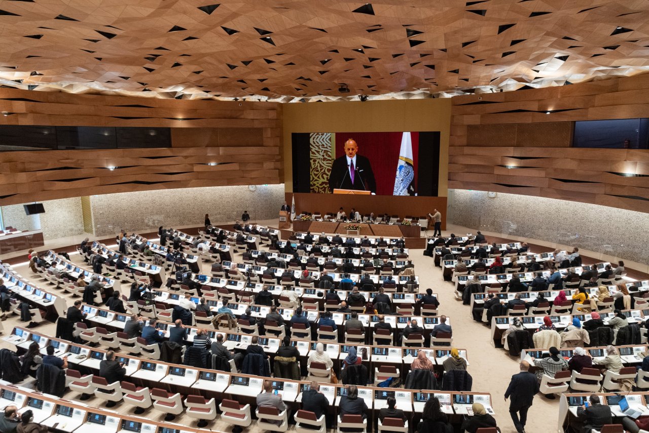 رئيسة البرلمان الفيدرالي السويسري ورئيس وزراء النرويج ومبعوث الحكومة الأمريكية يختتمون مؤتمر ⁧‫رابطة العالم الإسلامي‬⁩ المنعقد  أمس الأول في الأمم المتحدة