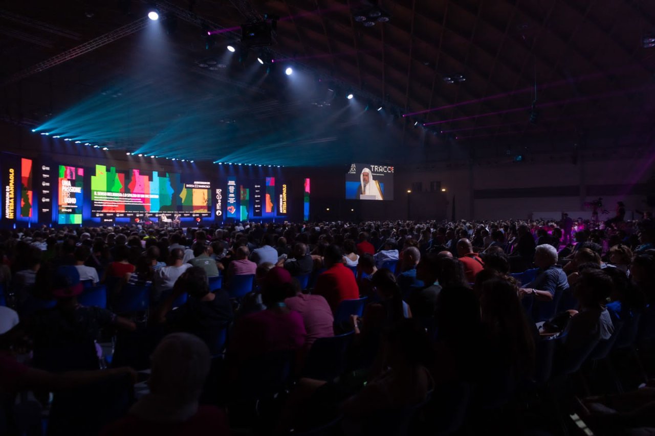 یورپی نوجوانوں کے سب سے بڑے پلیٹ فارم  سے  جس میں تقریباً 10 لاکھ زائرین  شرکت کرتے ہیں۔ڈاکٹر العیسی  نے کہاکہ  ریاستی قوانین اور ان کی معاشرتی اقدار  آزادی کے حدود ہیں  جہاں وہ آکر رک جاتی ہے۔