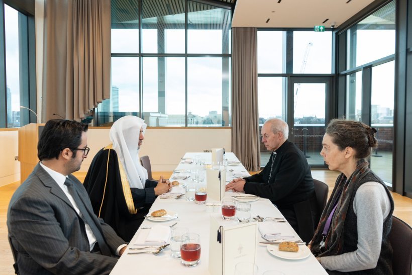 Yang Mulia memimpin Konferensi Pemimpin Komunitas Islam di Eropa, yang dihadiri oleh lebih dari 300 pemimpin agama &amp; mufti: