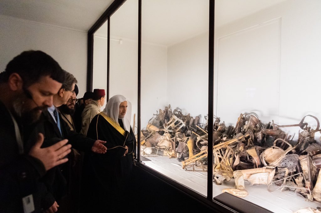 A l’occasion du 75ème anniversaire de la libération des camps de la mort, le SG de la Ligue islamique mondiale,  Mohammad Alissa et une délégation de dignitaires musulmans se sont rendus à Auschwitz.