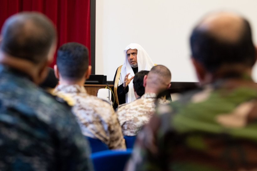 جناب اقای د.محمد العيسى دبیر کل انجمن‌ علمای مسلمان در پی پذیرش به برگزاری کنفرانس با محوریت نمایش باشکوه مهم ترین روش های مبارزه فکری‌با ریشه های ایدئولوژی افراطی گر در آکادمی بريتانیا