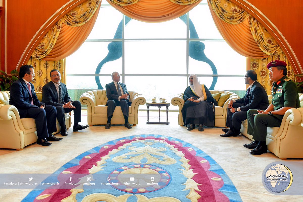 Le Premier Ministre malaisien Najib Razak recevant le SG de la LIM Mohamed Al-Issa à Kuala Lumpur