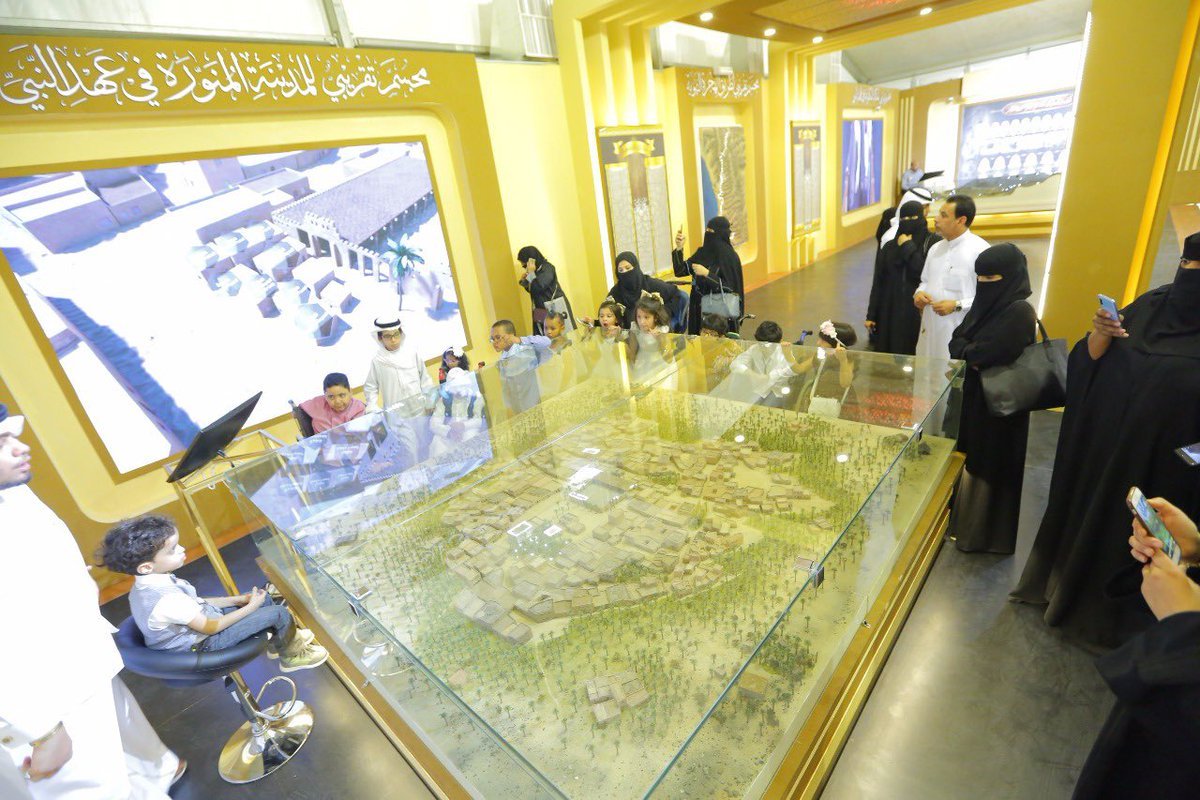 رابطة العالم الإسلامي تسعد بزيارة أبنائها وبناتها من ذوي الاحتياجات الخاصة ومرافقيهم لـمعرض السيرة النبوية بالمدينة المنورة، حيث تولي الرابطة اهتمامها الكبير بهذه الفئة الغالية على قلوب الجميع.