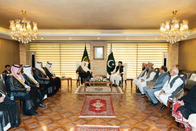 سیکرٹری جنرل ڈاکٹر#محمد العیسی چیئرمین سینٹ پاکستان جناب محمد صادق سنجرانی سے ملاقات کررہے ہیں۔