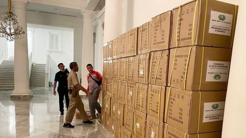 ‏⁧‫رابطة العالم الإسلامي‬⁩ تقدم الدفعة الأولى لحكومة ⁧‫إندونيسيا‬⁩، لشراء أجهزة طبية ووقائية، للتخفيف من جائحة ⁧‫كورونا‬⁩ (⁧‫كوفيد 19‬⁩).