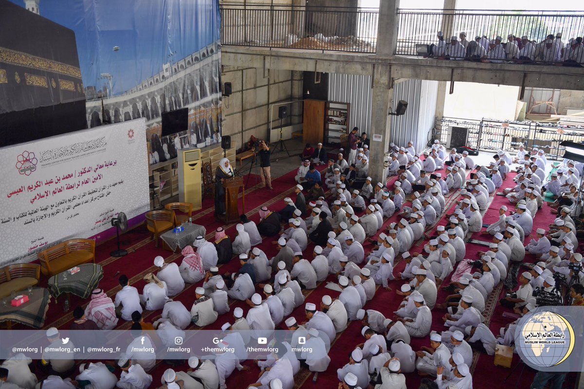 Le SG de la Ligue rencontrant en Indonésie des étudiants durant l'inauguration de diverses écoles coraniques