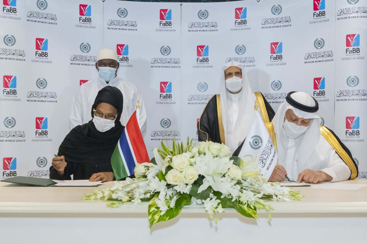 رابطہ عالم اسلامی اور فاب رفاہی فاؤنڈیشن کے درمیان امدادی اور ترقیاتی منصوبوں پر عمل در آمد کے لئے مفاہمت کی یاد داشت پر بھی دستخط کئے گئے ہیں