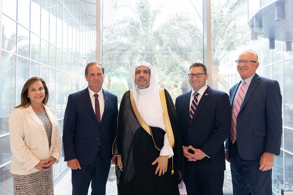 عزت مآب شیخ ڈاکٹر محمد العیسی نے اپنے ریاض دفتر میں امریکی کانگریس کے اراکین کے ایک وفدسے ملاقات کی