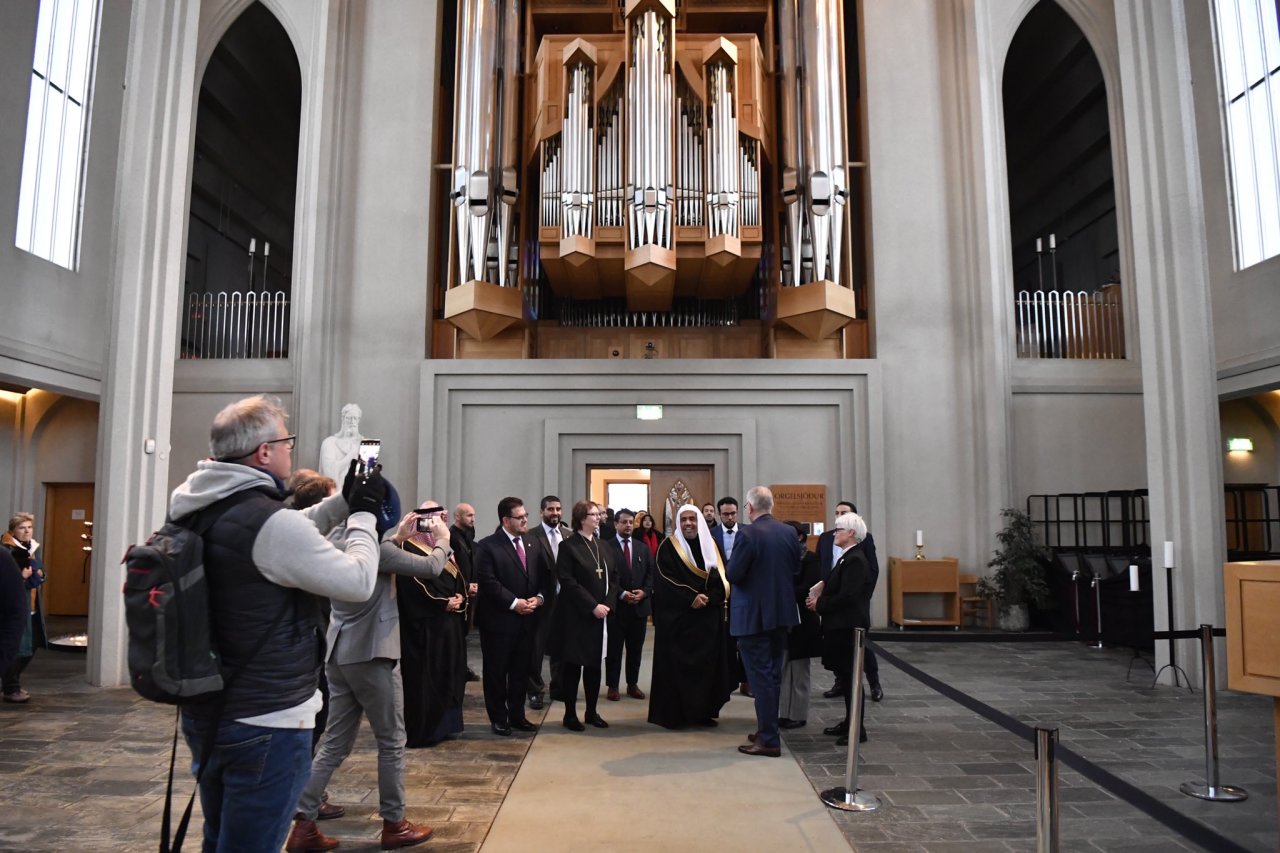 En  Islande le D.Mohammad Alissa a rencontré les responsables des différentes églises pour insister sur l’importance de l’entraide entre les adeptes des religions en se basant sur les dénominateurs communs, pour présenter la  Charte Mecque qui aide à la paix et la coexistence.