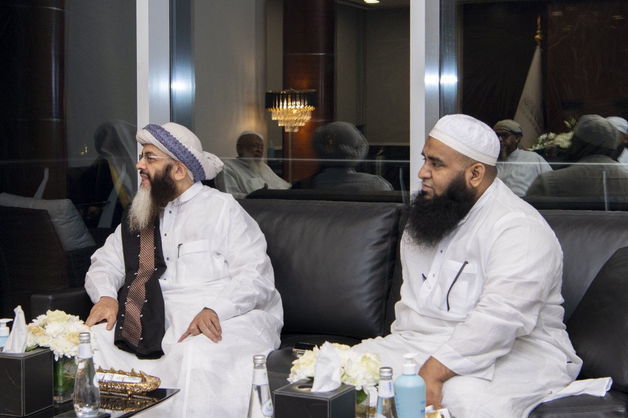 سیکرٹری جنرل اور چیئرمین مسلم علماء کونسل شیخ ڈاکٹر محمد العيسى نے جمعیت علمائے ہند کے صدر شیخ ارشد مدنی اور ان کے ہمراہ وفد کا استقبال کیا