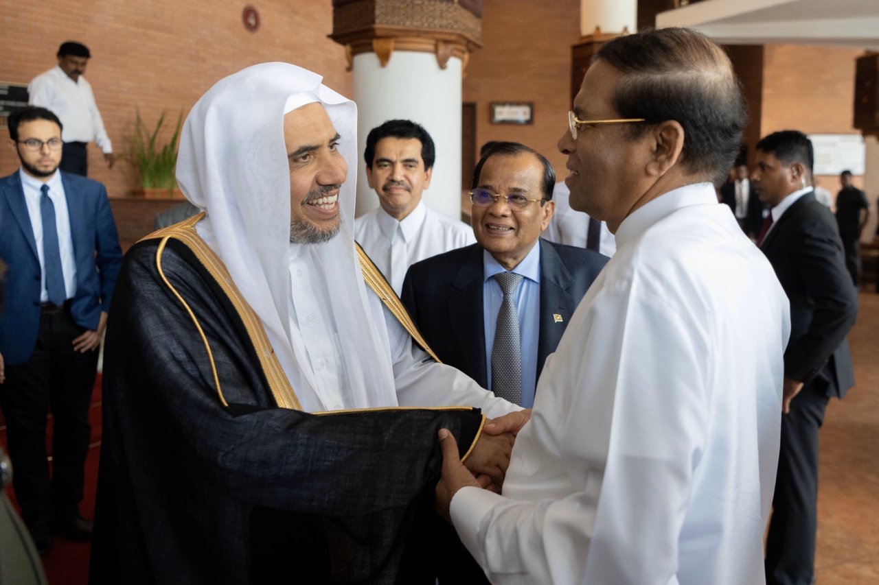 سری لنکا کے صدر محترم  نے عزت مآب شیخ ڈاکٹر محمد العیسی سے بات چیت کرتے ہوئے مذہبی  اور نسلی ہم آہنگی اور امن کے لئے دنیا بھر میں رابطہ عالم اسلامی  کی کوششوں کو سراہا