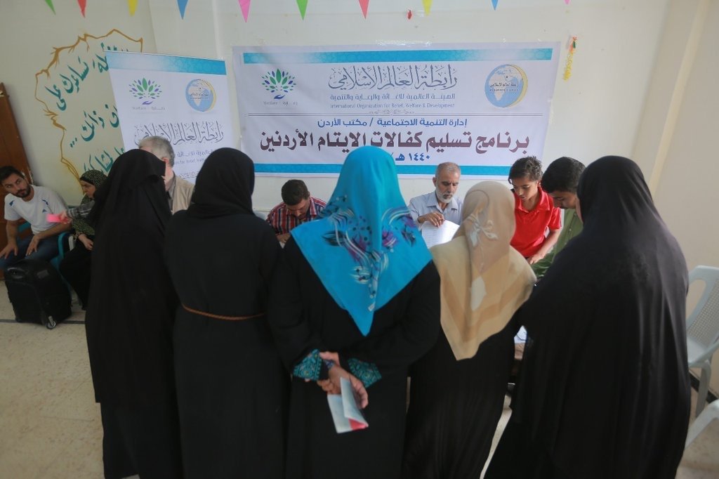 رابطة العالم الإسلامي⁩ تواصل برنامجها العالمي لرعاية الأيتام.. وتسلم مخصصات 11500 يتيمٍ ويتيمة بالمملكة الأردنية الهاشمية، في 11 محافظة ومركزاً، بحضور وإشراف الجهات ذات العلاقة في الحكومة الأردنية