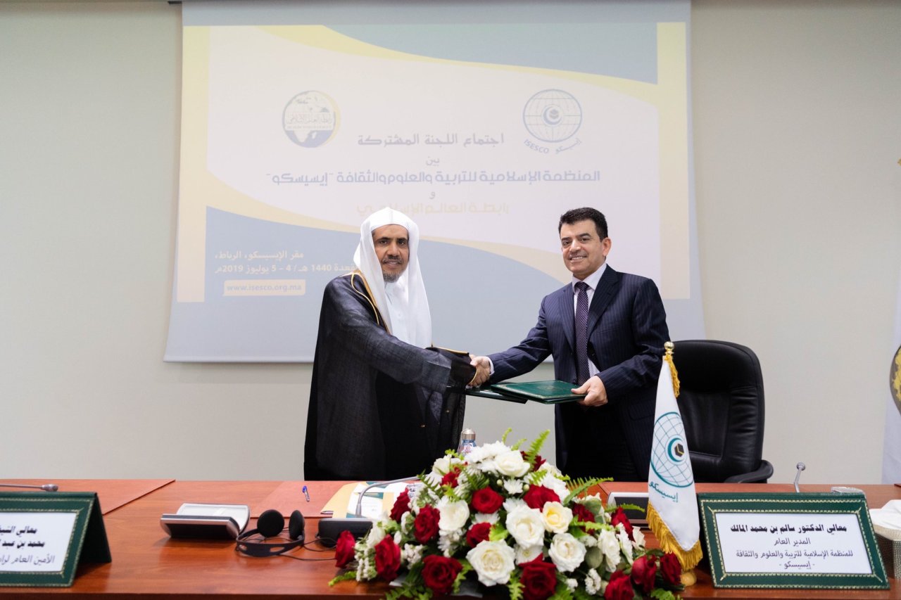 توقيع اتفاقية تعاون بين ⁧رابطة العالم الإسلامي⁩ والإيسيسكو  تتضمن التعاون المتبادل وتنفيذ عدد من البرامج ذات الأهداف المشتركة.