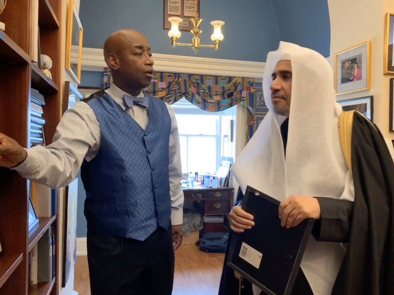 Le D.Mohammad Alissa a été reçu par le prêtre affilié au Sénat américain  M. Bary Blake avec qui, il a eu un entretien portant sur des sujets d’intérêt commun.