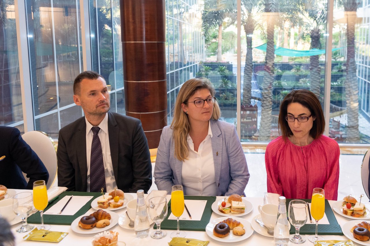 ڈاکٹر محمد العیسی نے یورپی یونین کونسل ورکنگ گروپ برائے مشرق وسطی وخلیج(mog)کے ساتھ ملاقات کی جس میں سفارتکار اور ماہرین شامل ہیں اور جسکی سربراہی ڈاکٹر ٹم بلم اورکالن میٹری کررہے ہیں۔