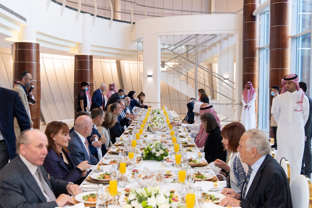 ڈاکٹر محمد العیسی نے ریاض میں واشنگٹن انسٹی ٹیوٹ کے صدر رابرٹ سیٹلوف اورمتعدد اعلی سطحی ارکان سے ملاقات کی