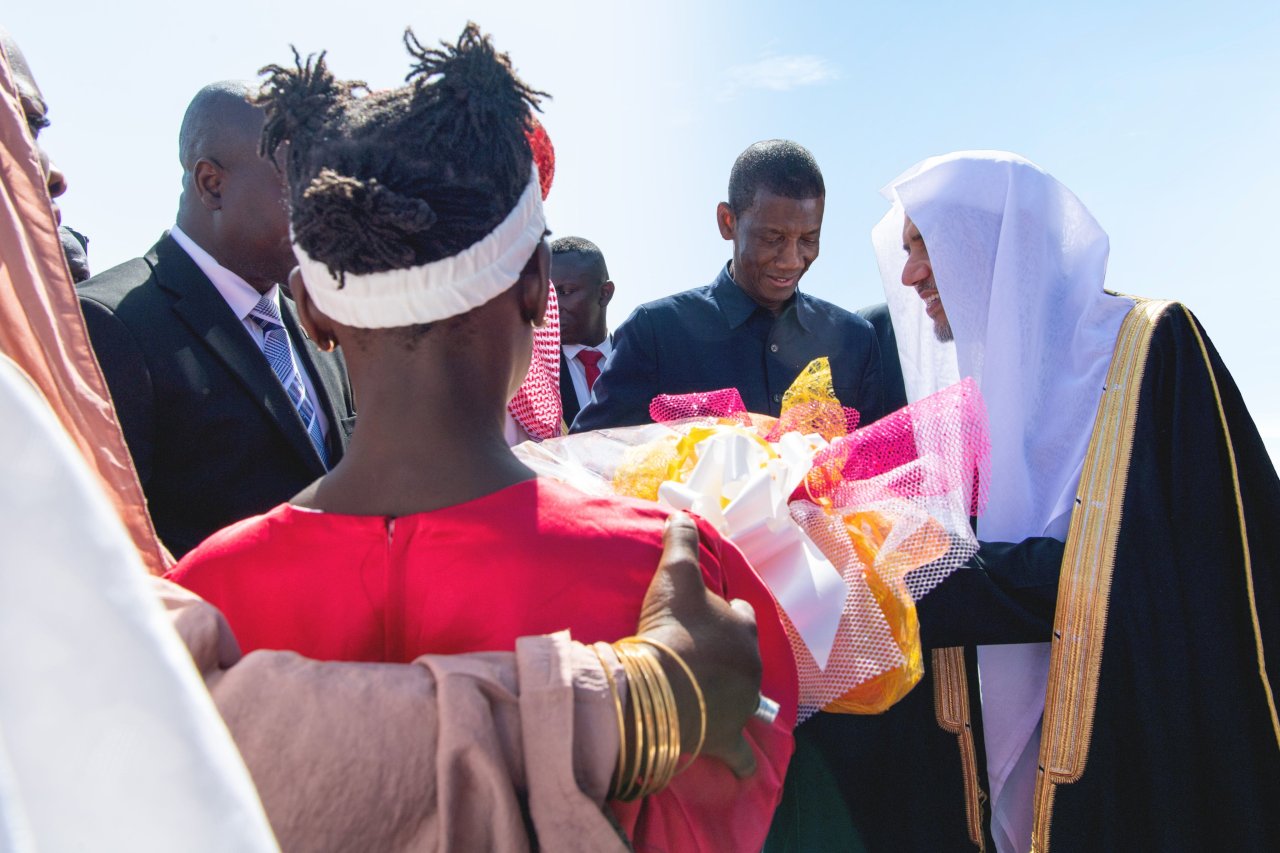 Atas undangan Presiden Gambia: Yang Mulia Sekretaris Jenderal, Ketua Asosiasi Ulama Muslim, Syekh Dr.  Alissa  tiba di Gambia, ia disambut oleh Wakil Presiden Tuan. Badara Joof, beberapa Mufti dan ulama Afrika, serta sejumlah menteri.