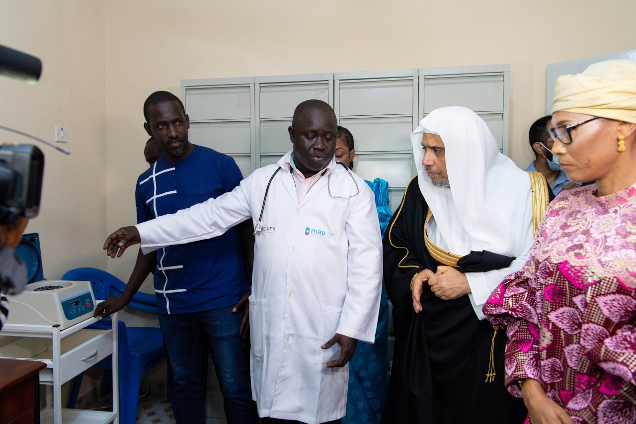 Dr.  Alissa  meresmikan Fasilitas Medis Al-Salam di ibu kota Gambia, Banjul, di hadapan Ibu Negara Fatoumatta Bah-Barrow dan beberapa pejabat pemerintah, dan ini adalah proyek yang akan berkontribusi untuk meningkatkan pelayanan kesehatan bagi masyarakat Gambia.