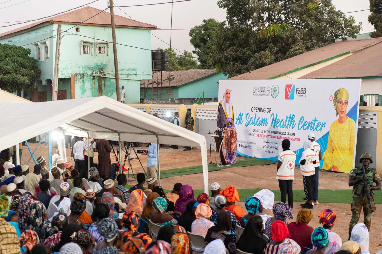 Dr.  Alissa  meresmikan Fasilitas Medis Al-Salam di ibu kota Gambia, Banjul, di hadapan Ibu Negara Fatoumatta Bah-Barrow dan beberapa pejabat pemerintah, dan ini adalah proyek yang akan berkontribusi untuk meningkatkan pelayanan kesehatan bagi masyarakat Gambia.