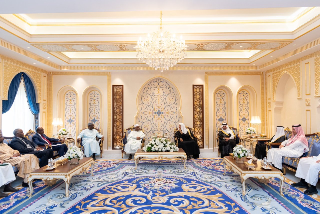 Syekh Dr.  Mhmd Alissa  bertemu dengan Sekjen Organisasi Kerjasama Islam, Tuan Hissein Brahim Taha, yang didampingi oleh Sekretaris Akademi Fiqh Islam Internasional OKI, Prof. Dr. Koutoub Sano, di kantornya di Makkah. Mereka membahas sejumlah topik yang menjadi kepentingan bersama.