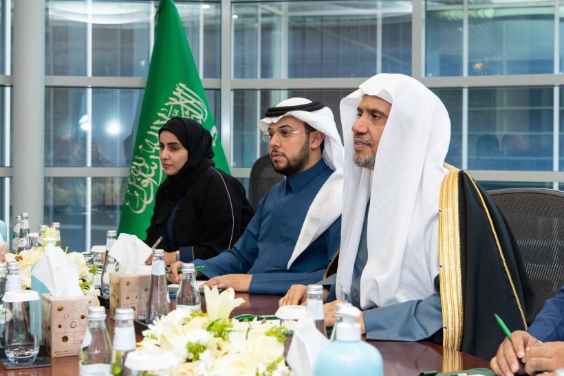 Sekjen LMD, Syekh Dr.Mhmd Alissa menerima Komisaris Tinggi PBB untuk Pengungsi, Tn. Filippo Grandi, di kantornya di Riyadh. Mereka membahas kondisi pengungsi agar terus memberi mereka dukungan &amp; perlindungan, dan cara untuk memperkuat kemitraan jangka pa