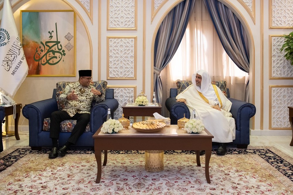 His Excellency Sheikh Dr. Mohammad Al-Issa, Secretary-General of the MWL and Chairman of the Organization of Muslim Scholars, met with His Excellency Dr. Anies Baswedan, former Governor of Jakarta and Indonesian presidential candidate