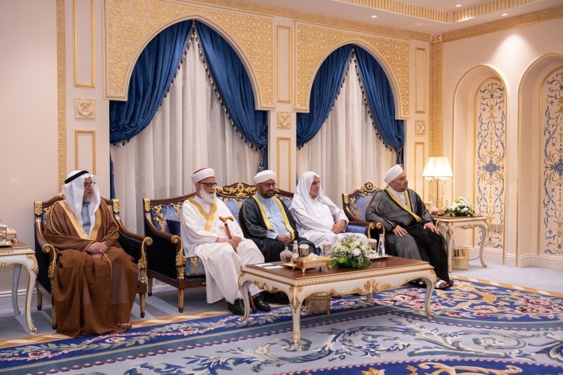 ‏استقبل معالي الأمين العام، رئيس هيئة علماء المسلمين، فضيلة الشيخ د. ⁧‫محمد العيسى‬⁩ في مقر الرابطة بمكة المكرمة، وفد المجمع الفقهي العراقي برئاسة فضيلة الشيخ د. ضياء الدين عبدالله الصالح