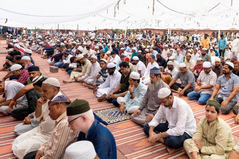 Yang Mulia Sekjen LMD, Ketua Asosiasi Ulama Muslim, Syekh Dr.Mohammad Al-issa, menjadi imam &amp; khatib di Masjid Agung di ibu kota India, New Delhi.