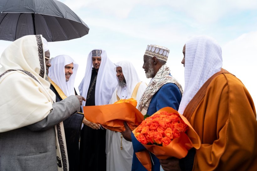 در پاسخ به دعوت رسمی: