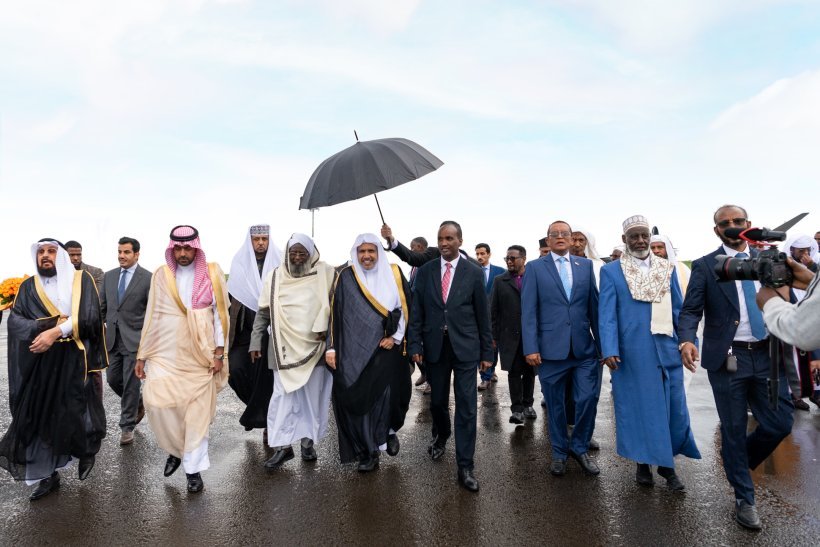 در پاسخ به دعوت رسمی: